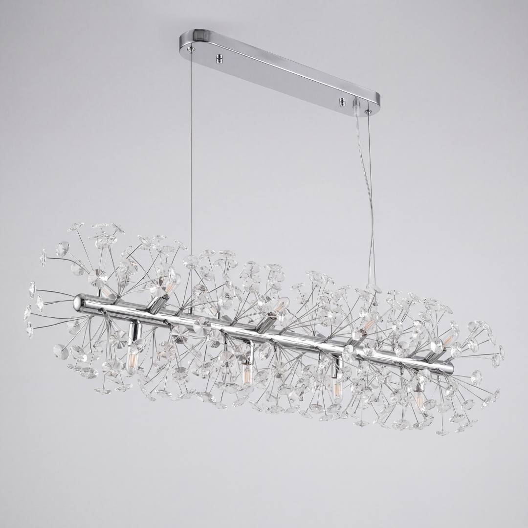 Lámpara colgante lineal de cristal y aluminio cromado en vista tres cuartos