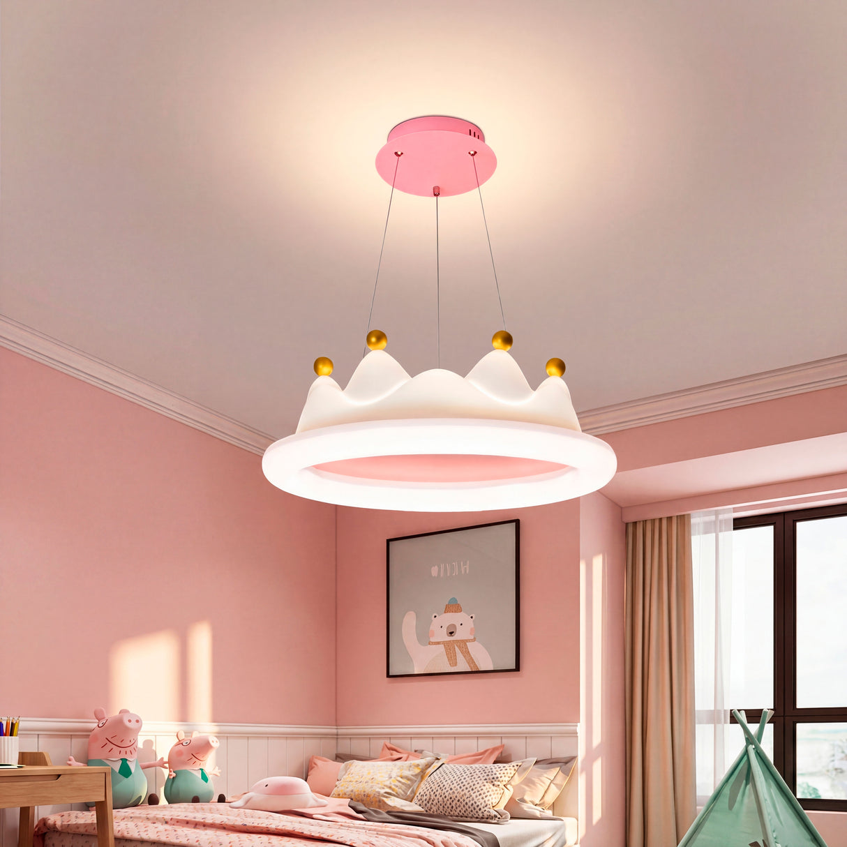 Luminaria rosa Royal Crown en dormitorio de diseño limpio y colores suaves.