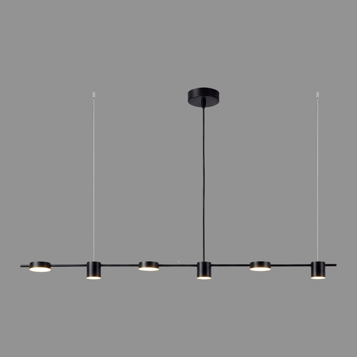 Vista frontal de lampara colgante lineal minimalista con 6 puntos de luz sobre fondo gris.