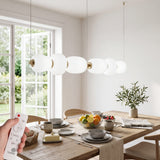 Lampara colgante pebble line instalada sobre mesa de comedor diario con luz natural