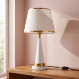 Lámpara de mesa AURELIA WHITE AND GOLD con cuerpo cónico blanco y detalles dorados