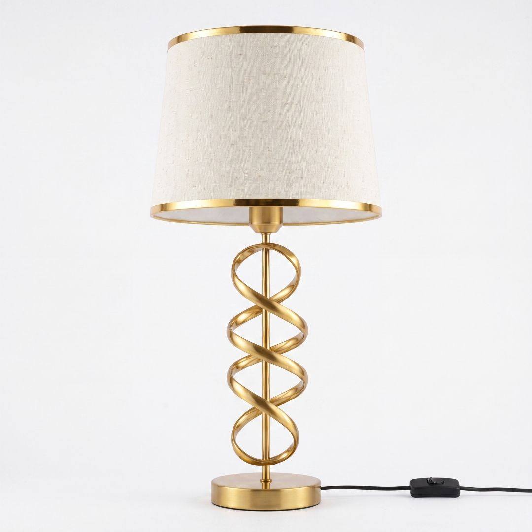 Lámpara de mesa Aurora con espiral dorada sobre fondo blanco