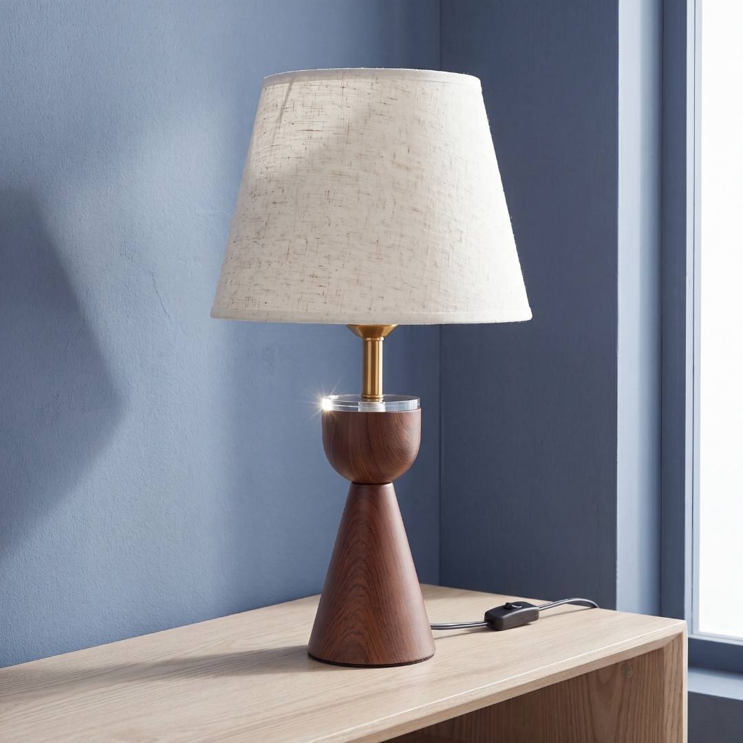 Lámpara de mesa BIANCA WALNUT con base de madera nogal torneada y pantalla crema