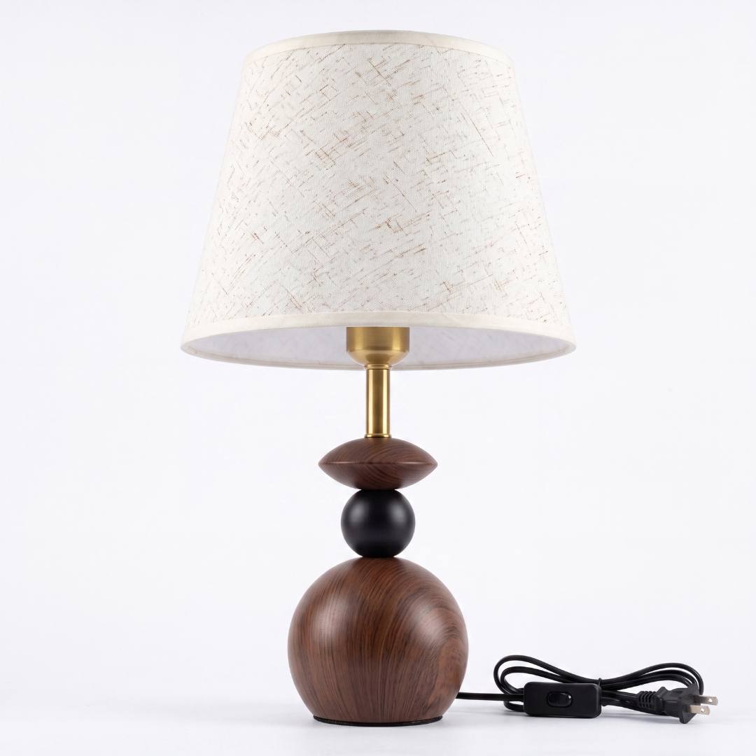 Lámpara de mesa FREYA WALNUT AND BLACK apagada con cable e interruptor sobre fondo blanco