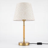 Lámpara de mesa MARGOT WOOD AND GOLD apagada con cable e interruptor sobre fondo blanco