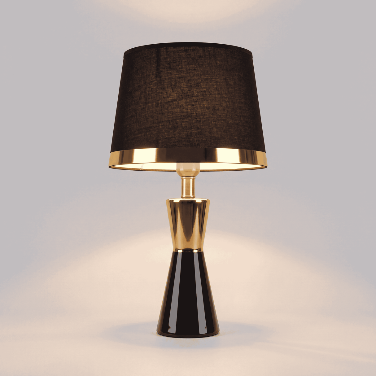 Lámpara de mesa negra con detalles dorados CLEO GOLD sobre fondo neutro