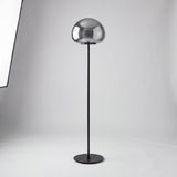 Lámpara de pie LED ONIRA negra con cabezal de vidrio espejo cromado
