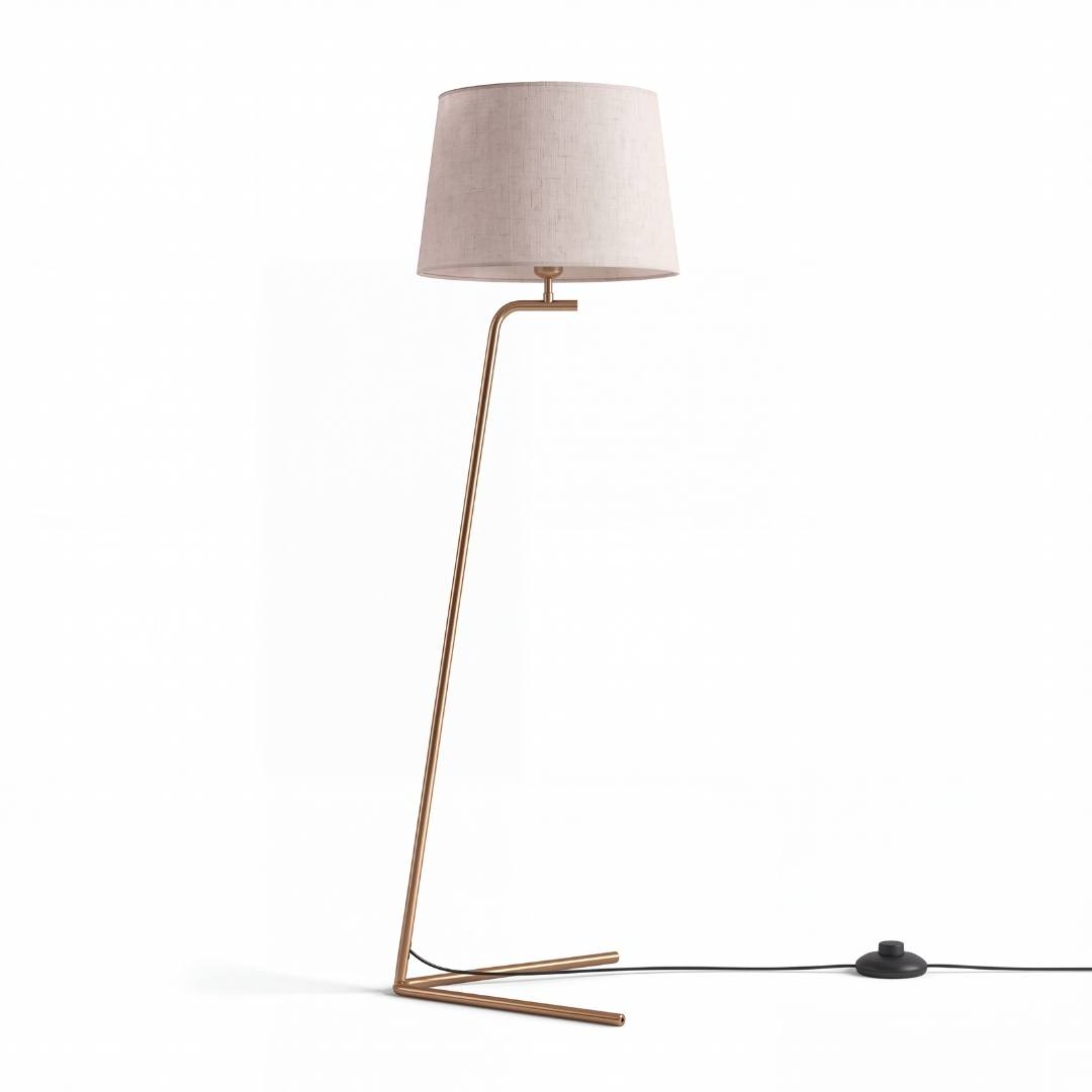Lámpara de pie VERA GOLD dorada con pantalla beige sobre fondo blanco