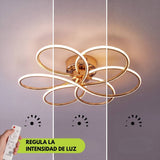Dormitorio con la lámpara de techo flor apagada y encendida en el mismo ángulo