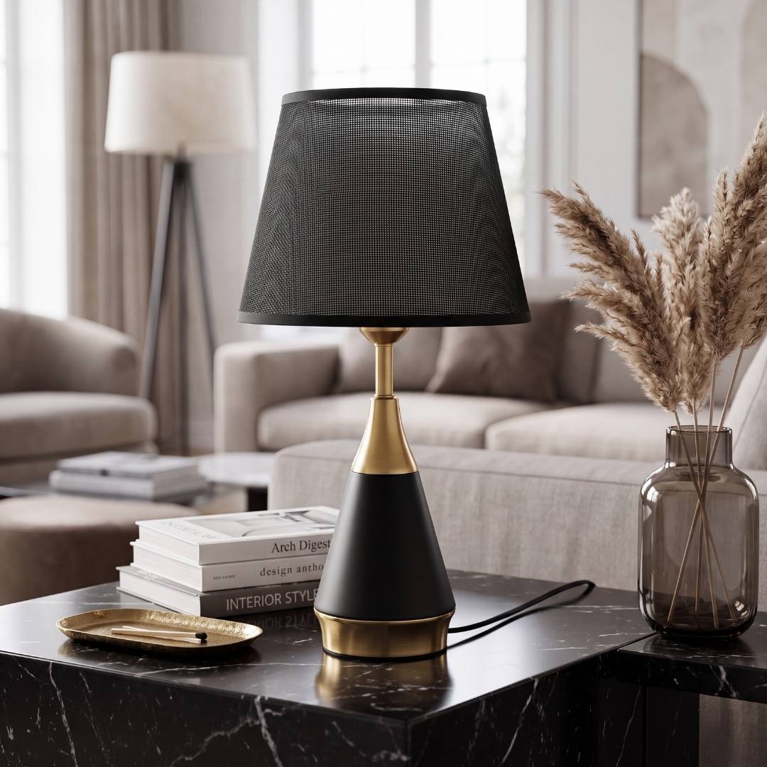 Lámpara de diseño glam negro dorado decorando una sala contemporánea
