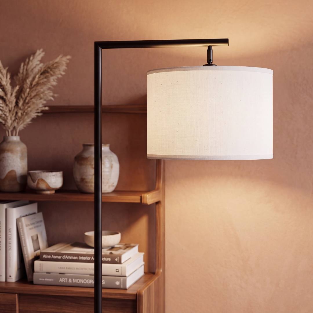 Lámpara decorativa negra con pantalla colgante en ambiente moderno cálido