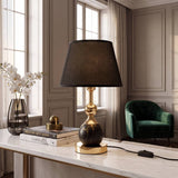 Lámpara decorativa VENUS BLACK AND GOLD en consola blanca de ambiente sofisticado