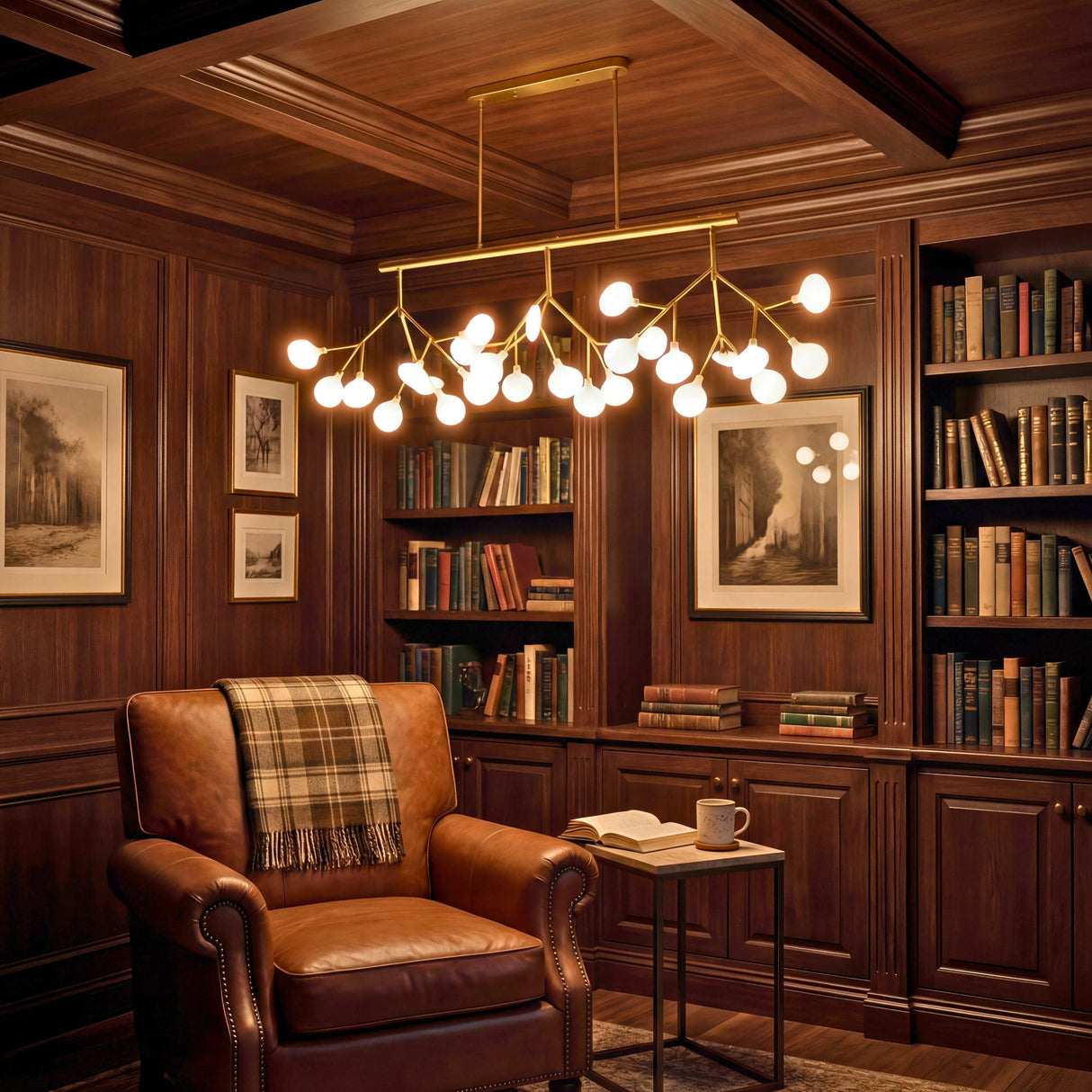 Lampara de lujo en estudio privado con muebles de madera y estilo clasico.