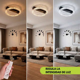Lámpara LED dimable cambiando de tonalidad con el control remoto en casa