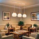 Lámpara colgante de 3 luces en sala de espera moderna con estilo nórdico.
