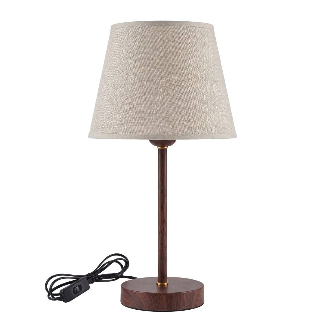 Lámpara NORA WALNUT con cable negro e interruptor en línea sobre fondo blanco