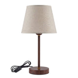 Lámpara NORA WALNUT con cable negro e interruptor en línea sobre fondo blanco