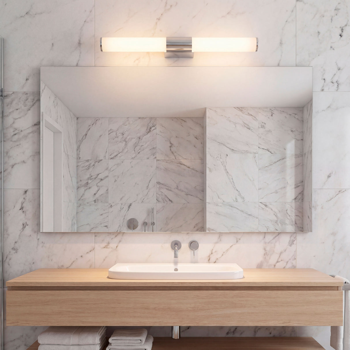 Lámpara Nery Silver sobre lavabo flotante de madera en ambiente de diseño zen.