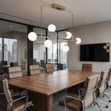 Luminaria para mesa de reuniones de directorio en oficina corporativa moderna.