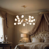 Iluminacion de lujo para dormitorio master con lampara Sputnik Nativa en acabado oro.