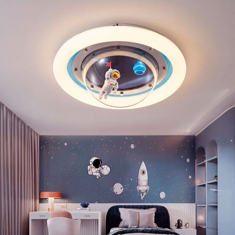 Lámpara de techo temática espacial con astronauta en dormitorio con mural de galaxia.
