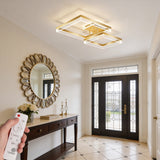 Iluminación LED de diseño para recibidor elegante con plafón cuadrado dorado y luz cálida.