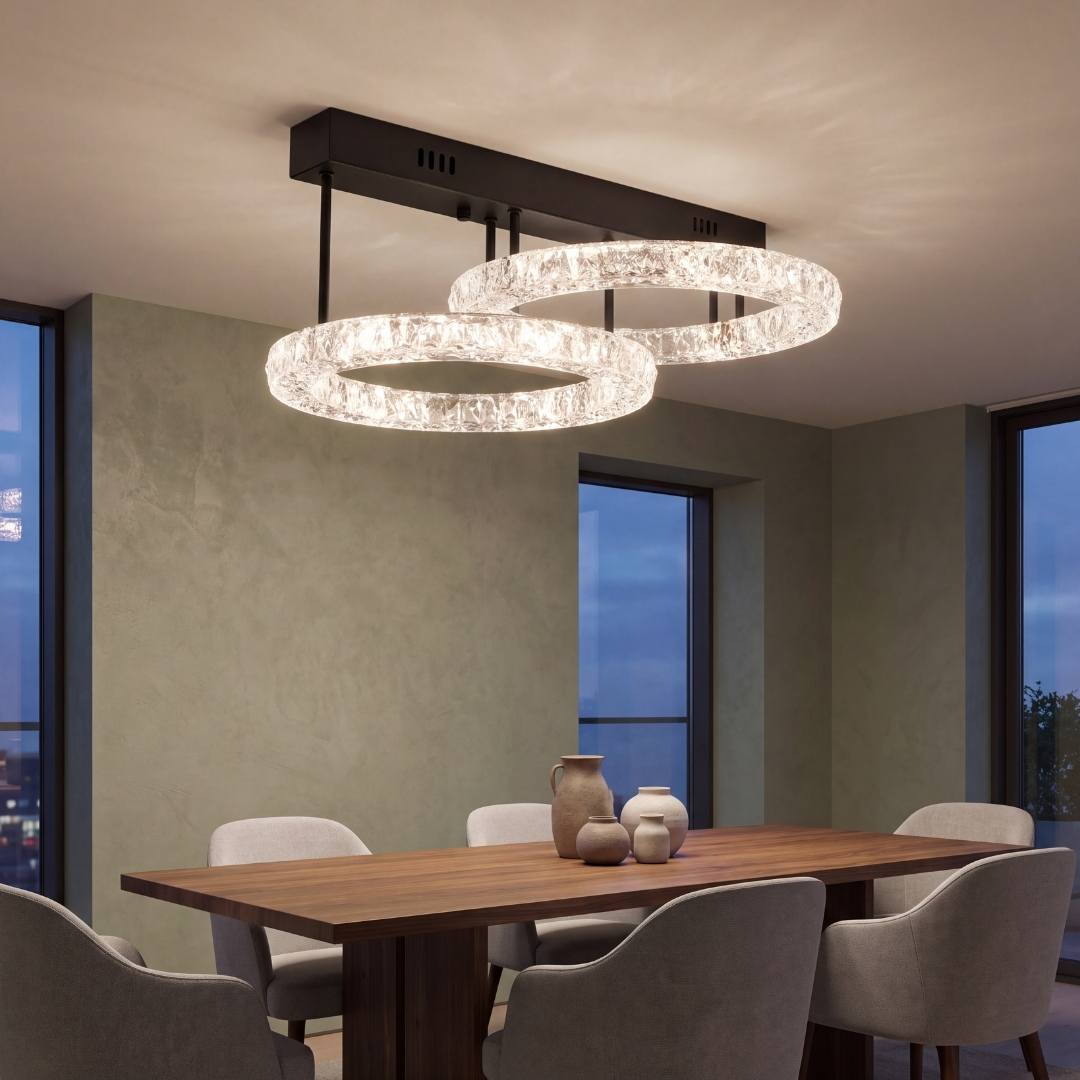 Lámpara de techo LED decorativa iluminando sala comedor de estilo moderno