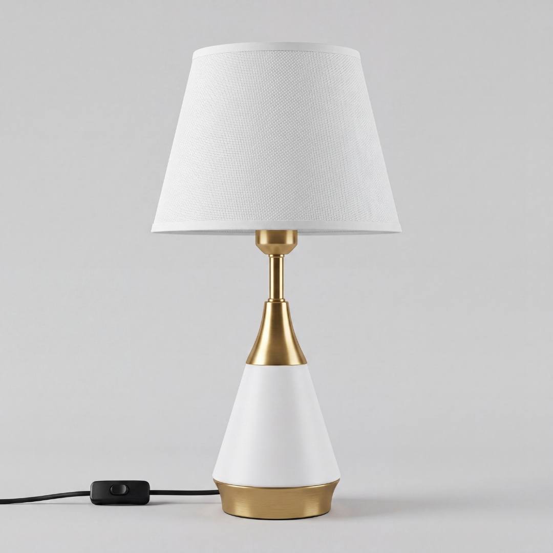 Lámpara de velador AMIRA WHITE AND GOLD con luz cálida en mesa de noche de noche