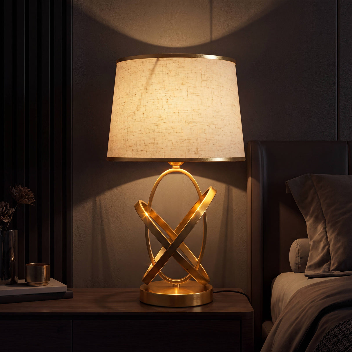 Lámpara de velador SELENA iluminando dormitorio con ambiente acogedor