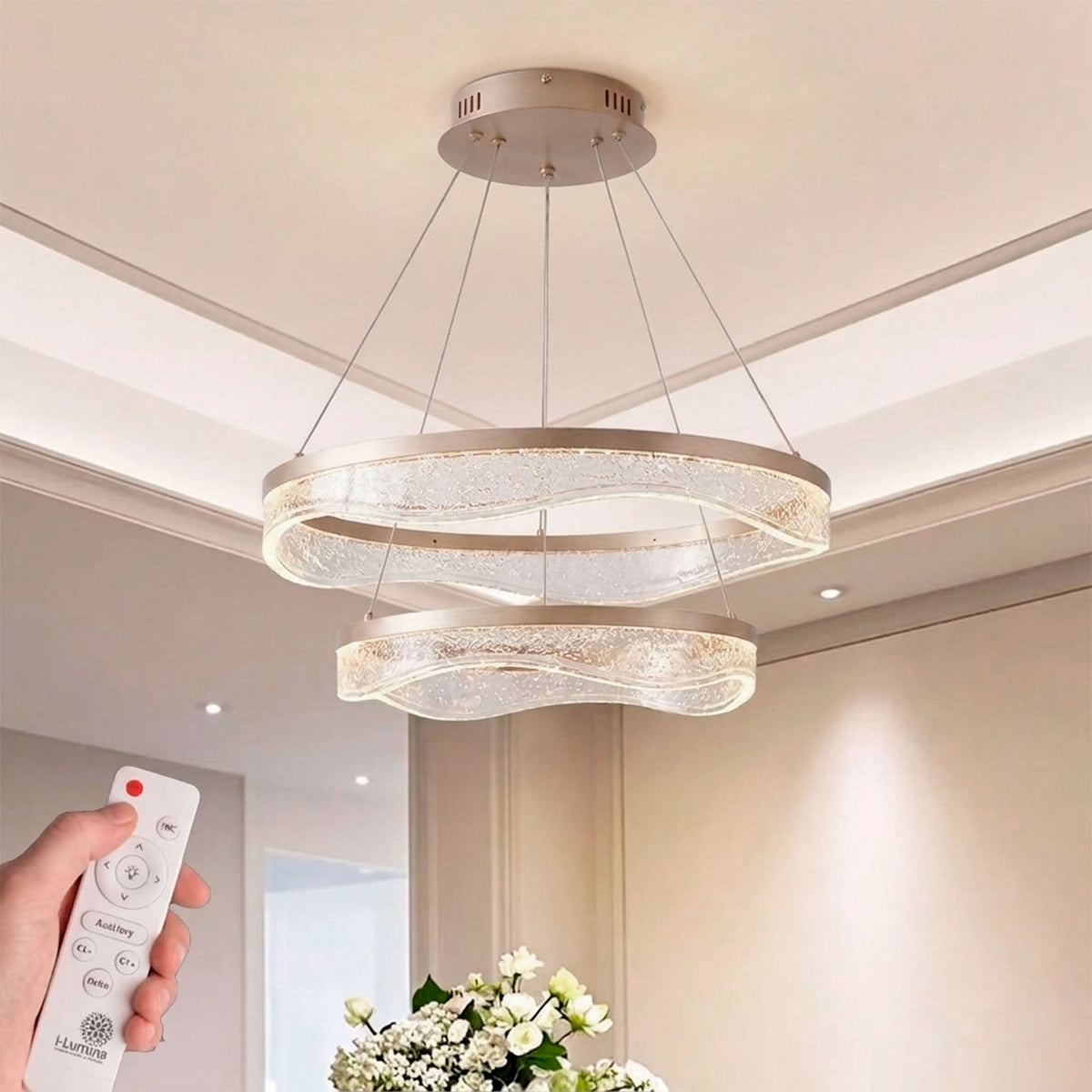 Luminaria suspendida de doble anillo de cristal para proyectos de iluminación técnica contemporánea.