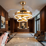 Recepción de hotel boutique con lámpara de diseño de anillos LED y aspas ocultas.