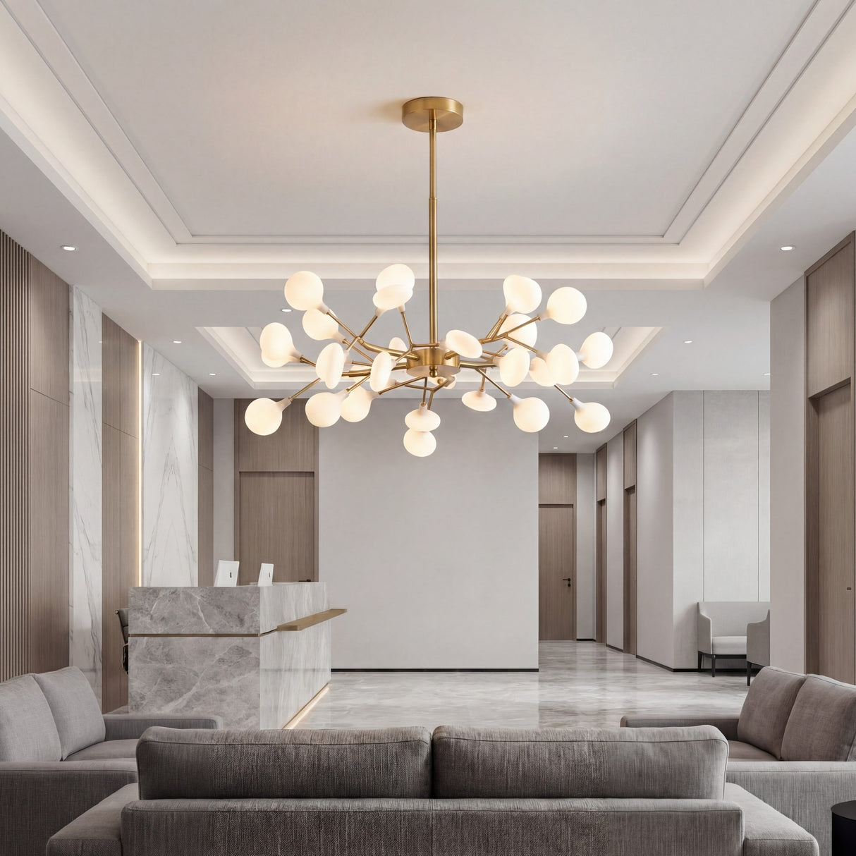 Lobby de hotel sofisticado con iluminacion central de lampara Nativa Gold.