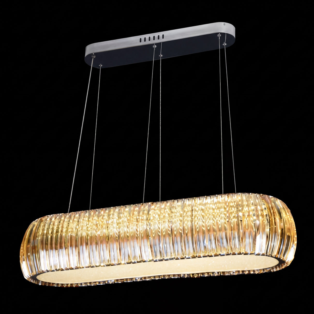 Vista frontal de luminaria LED suspendida con efectos de refracción en cristal color miel.