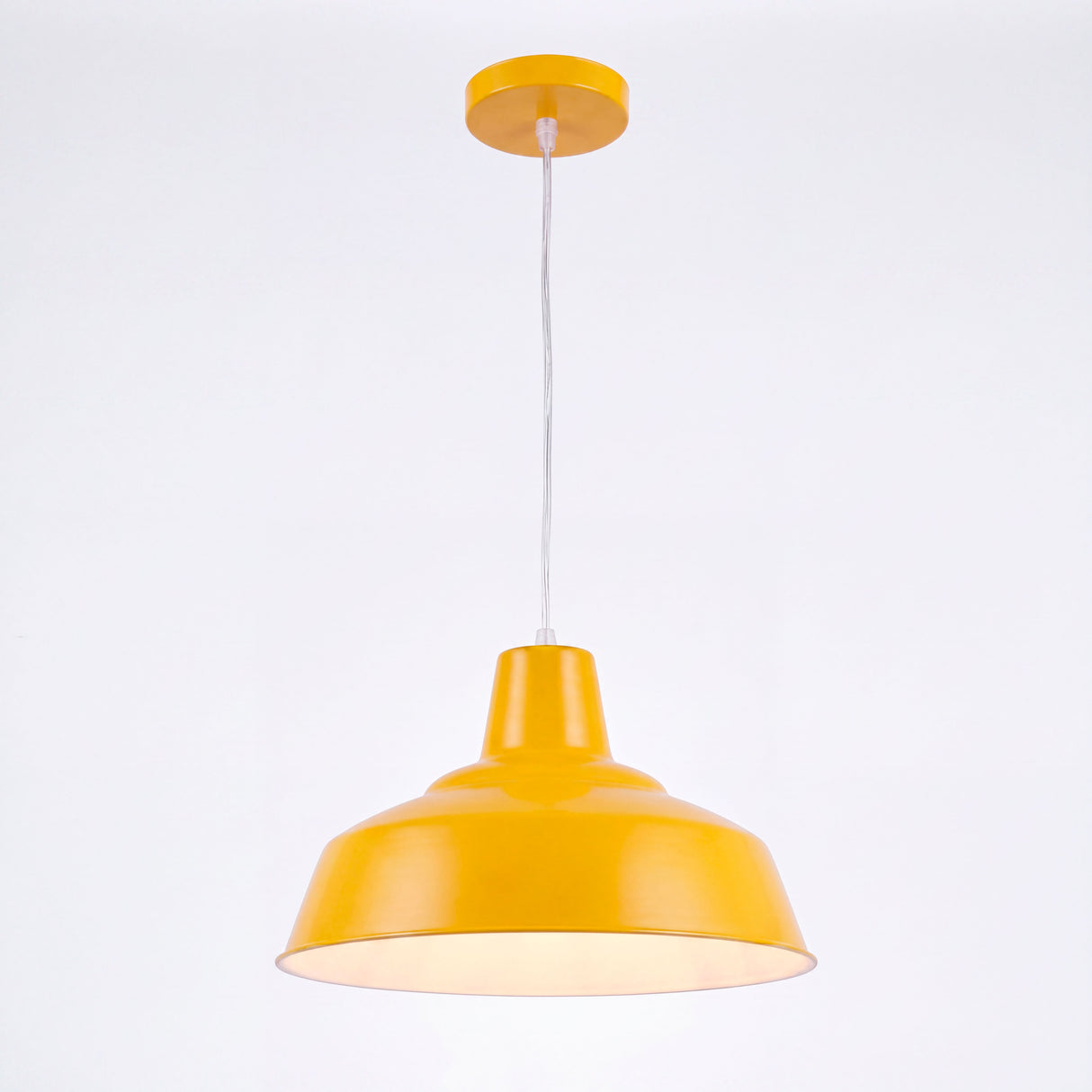 Campana decorativa de diseño minimalista con acabado brillante y cable regulable para proyectos de interiorismo.