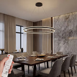 Luminaria circular LED sobre mesa de comedor de lujo en departamento de estreno en Lima.