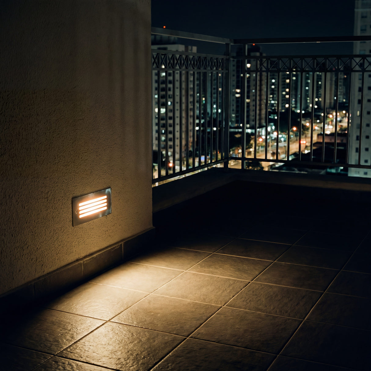 Iluminación de cortesía para muros bajos en terrazas y zonas de descanso.