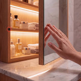 Luz LED automática encendiéndose al abrir el mueble con espejo del baño