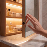 Luz LED automática encendiéndose al abrir el mueble con espejo del baño