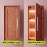 Comparación de mueble con puerta cerrada apagado y abierta con luz encendida