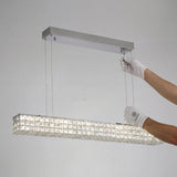 Detalle de instalación de cables de acero y florón metálico para techo de escayola.