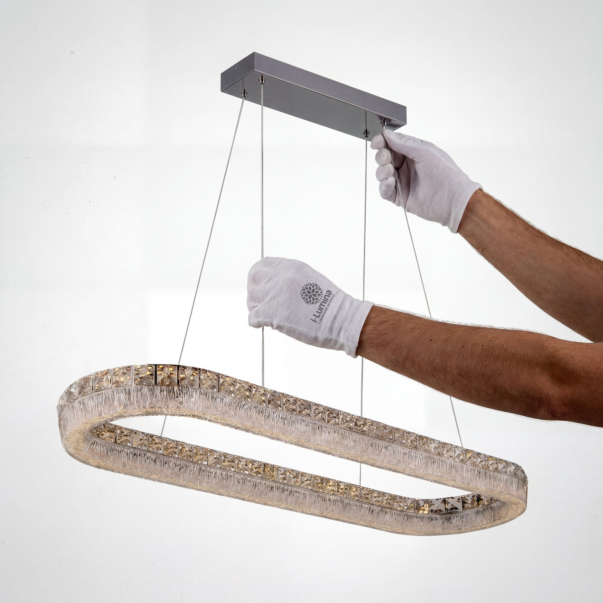 Vista de instalación profesional destacando el cableado acerado y el florón cromado.