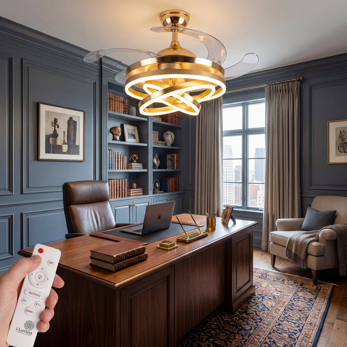 Despacho elegante con mobiliario de cuero y ventilador retráctil Luxury Gold de i-Lumina.