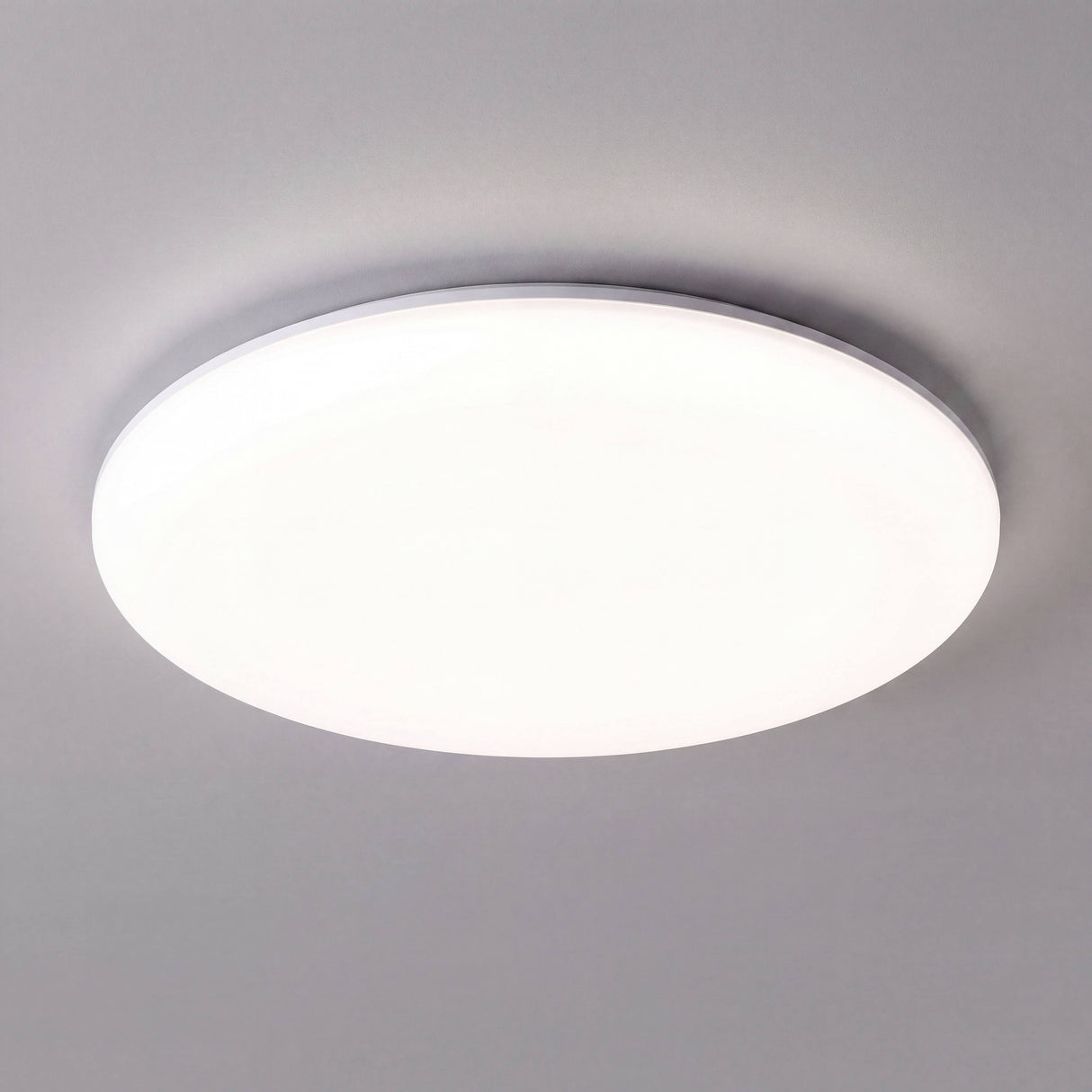 Panel LED de techo LUNA encendido con luz uniforme y difusor pavonado