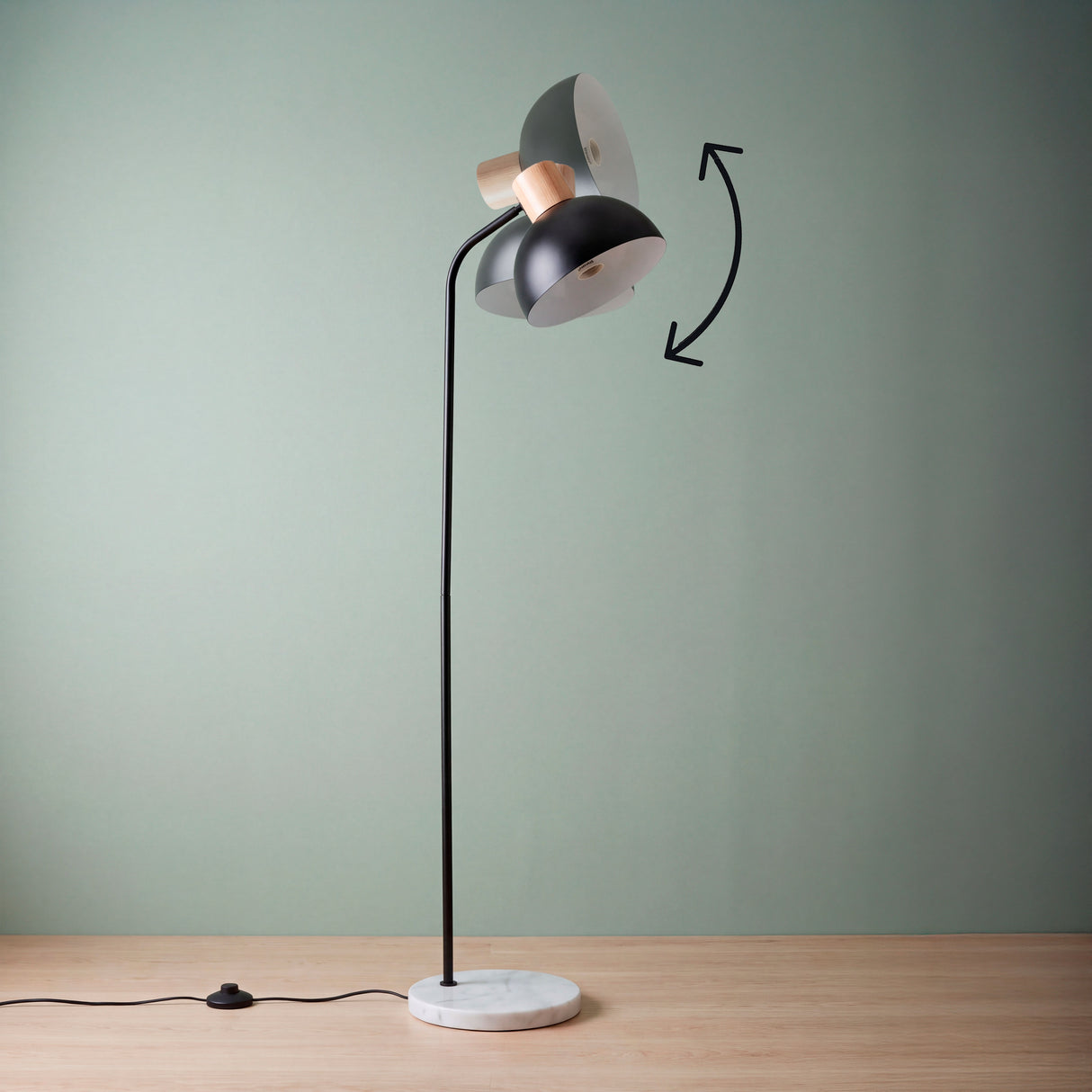 Rango de inclinación de la cúpula metálica para un direccionamiento preciso de la luz.