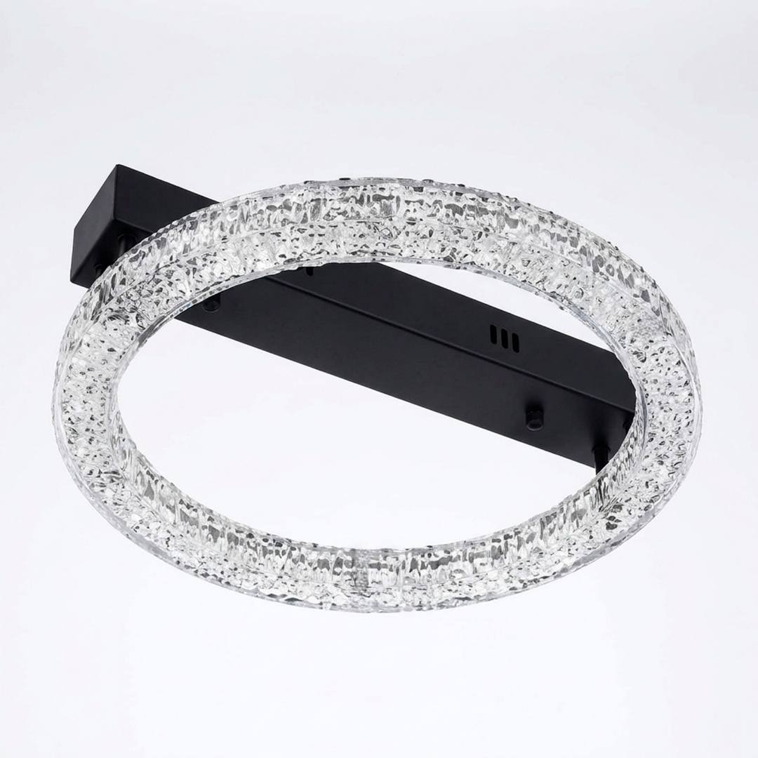 Plafón de techo Gema con anillo efecto cristal sobre fondo claro