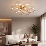 Plafón LED de flor dorada iluminando una sala moderna de techo estándar