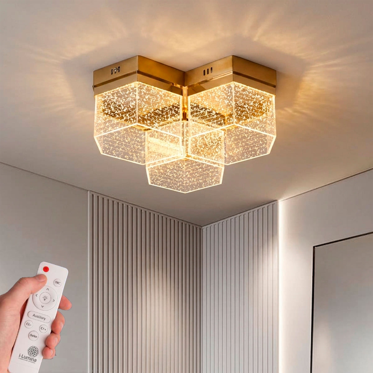 Plafón de techo geométrico con difusores de cristal de burbuja para iluminación técnica contemporánea.