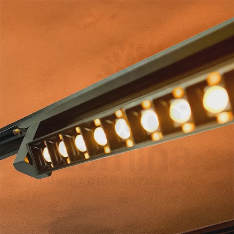 SPOT LED GRILLA BLACK PARA RIEL 30W 15LEDS LUZ CÁLIDA