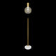 Modelo tridimensional de lámpara de pie con vástago combinado en dorado y negro sobre base circular blanca.