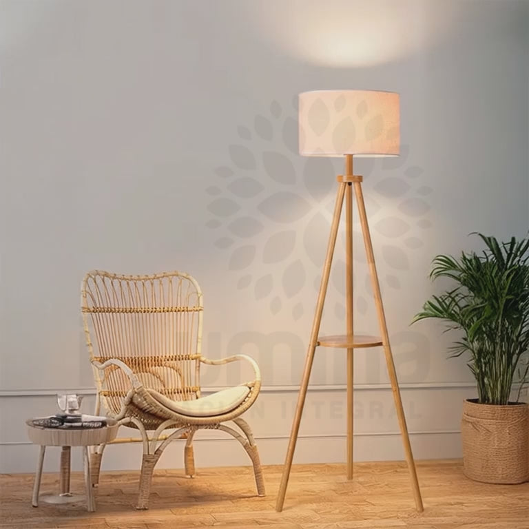 LÁMPARA DE PIE TRÍPODE NORUEGA NATURAL NORDIC SHELF CON REPISA - SIN FOCO
